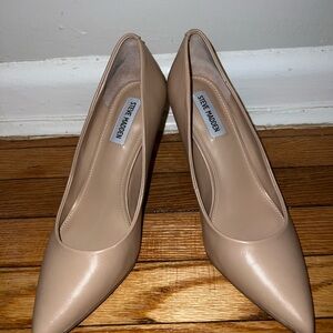 Steve Madden Tan Heels with Pointed Toe and Stiletto Design